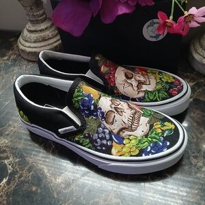 Vans Classic Slip-OnFruits & Skulls Skateboard/Lifestyle Shoes 5 Youth/6 Wom